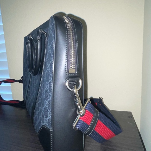 The GG motif enriched with the Web strap and black leather trims. - Picture 7 of 12